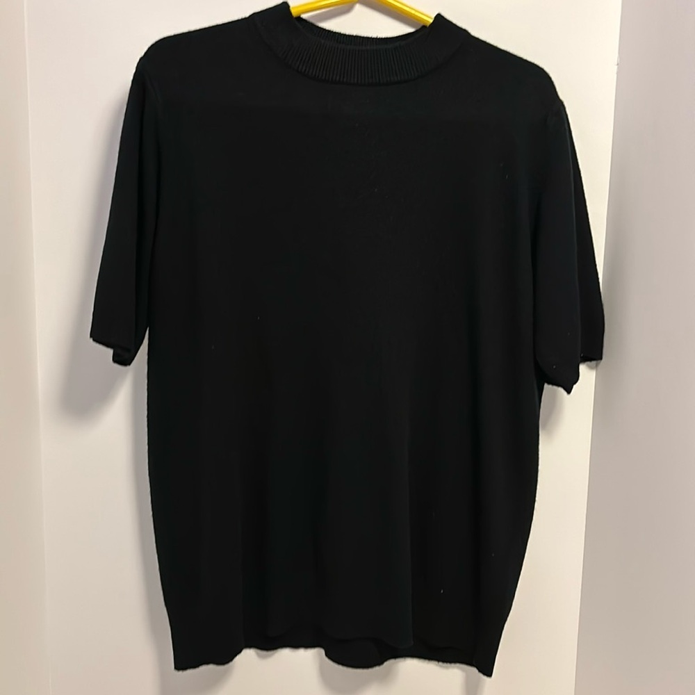 REQUIREMENTS BRAND…BLACK MOCK TURTLENECK SHORT SLEEVE SWEATER SIZE LARGE